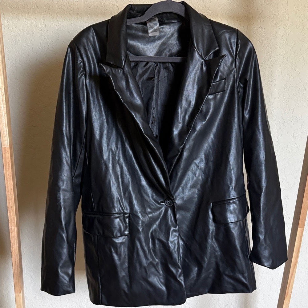 Elegant Black Faux Leather Blazer